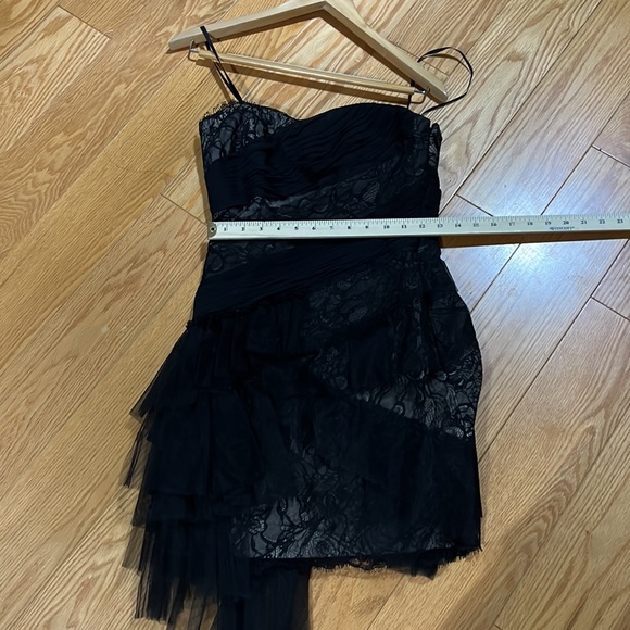 BCBG Maxazria Strapless mini Dress size 4, lace in great condition. - Picture 6 of 7